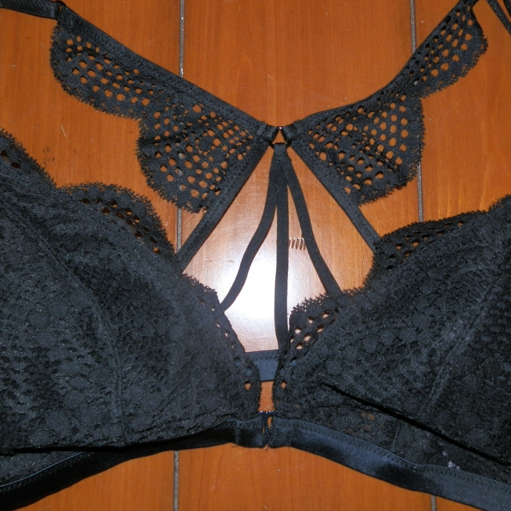 Victoria's Secret front close bralette M